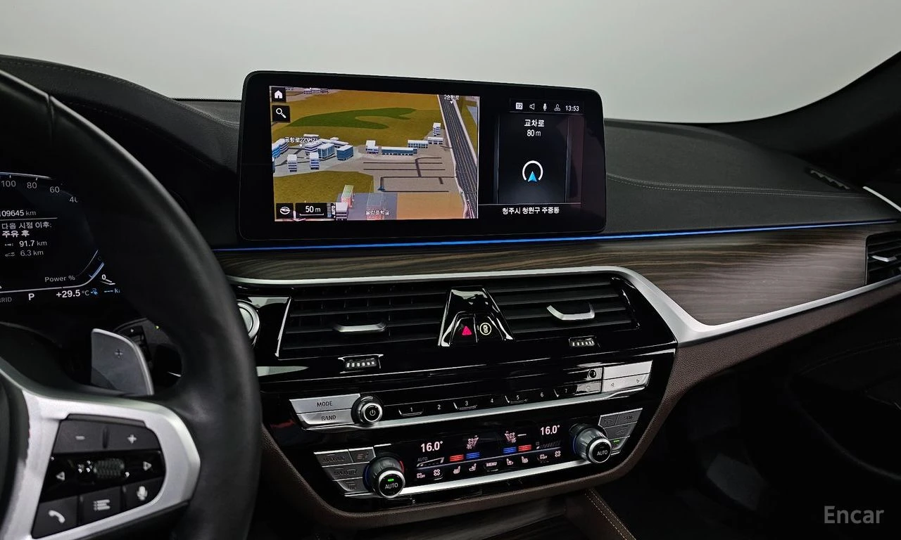 BMW 530E M* SPORT* HYBRID* HARMON* KARDON* ДИСТРОНИК* ОБДУХ, снимка 9 - Автомобили и джипове - 55421609