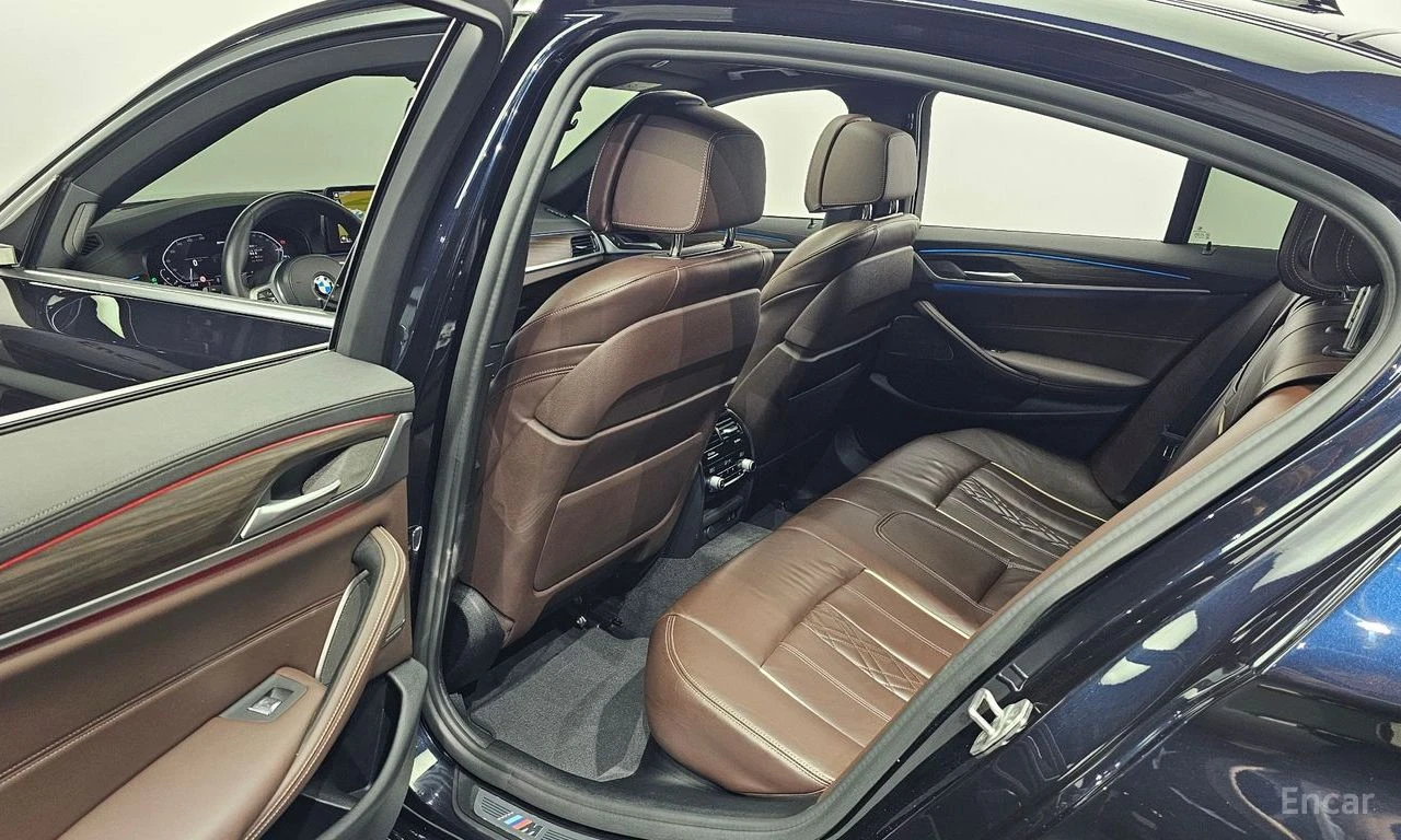 BMW 530E M* SPORT* HYBRID* HARMON* KARDON* ДИСТРОНИК* ОБДУХ, снимка 15 - Автомобили и джипове - 55421609