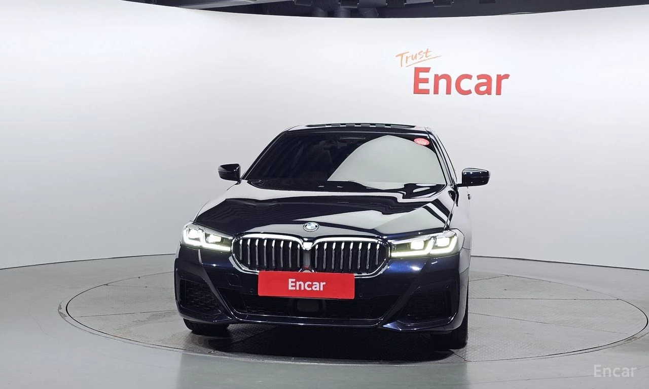 BMW 530E M* SPORT* HYBRID* HARMON* KARDON* ДИСТРОНИК* ОБДУХ, снимка 3 - Автомобили и джипове - 55421609