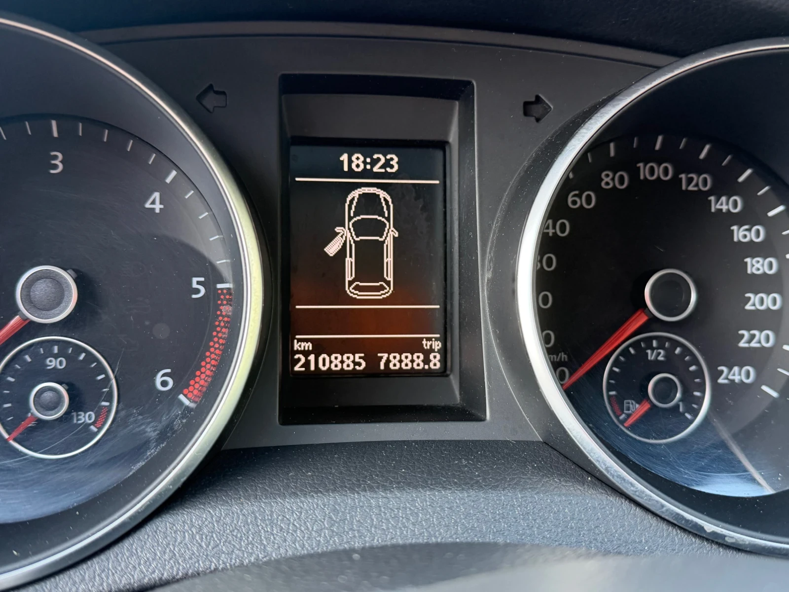 VW Golf 1.6TDI/Alcantara/210000km/, снимка 16 - Автомобили и джипове - 55590055