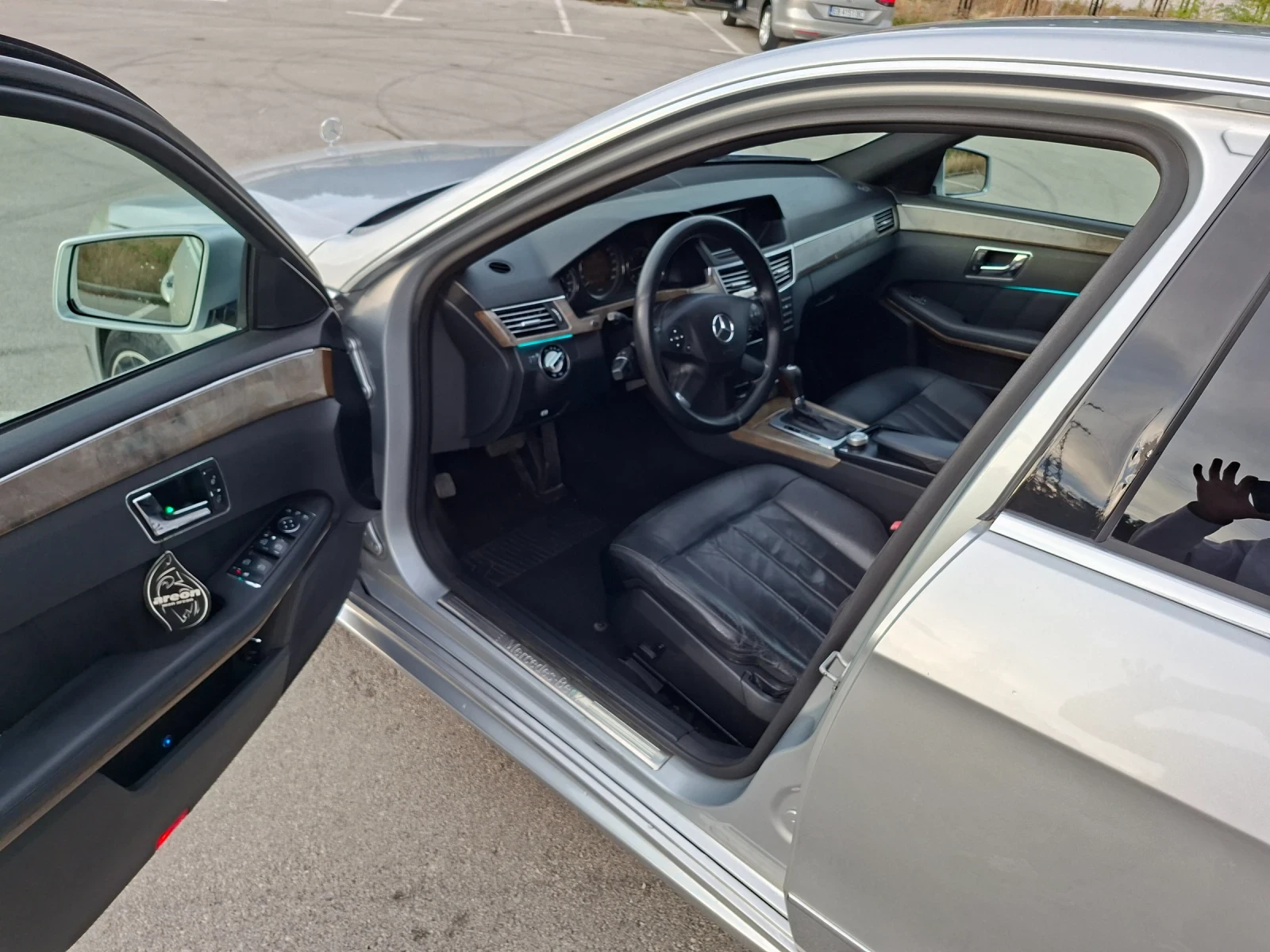 Mercedes-Benz E 220 CDI AMG, снимка 8 - Автомобили и джипове - 56259825