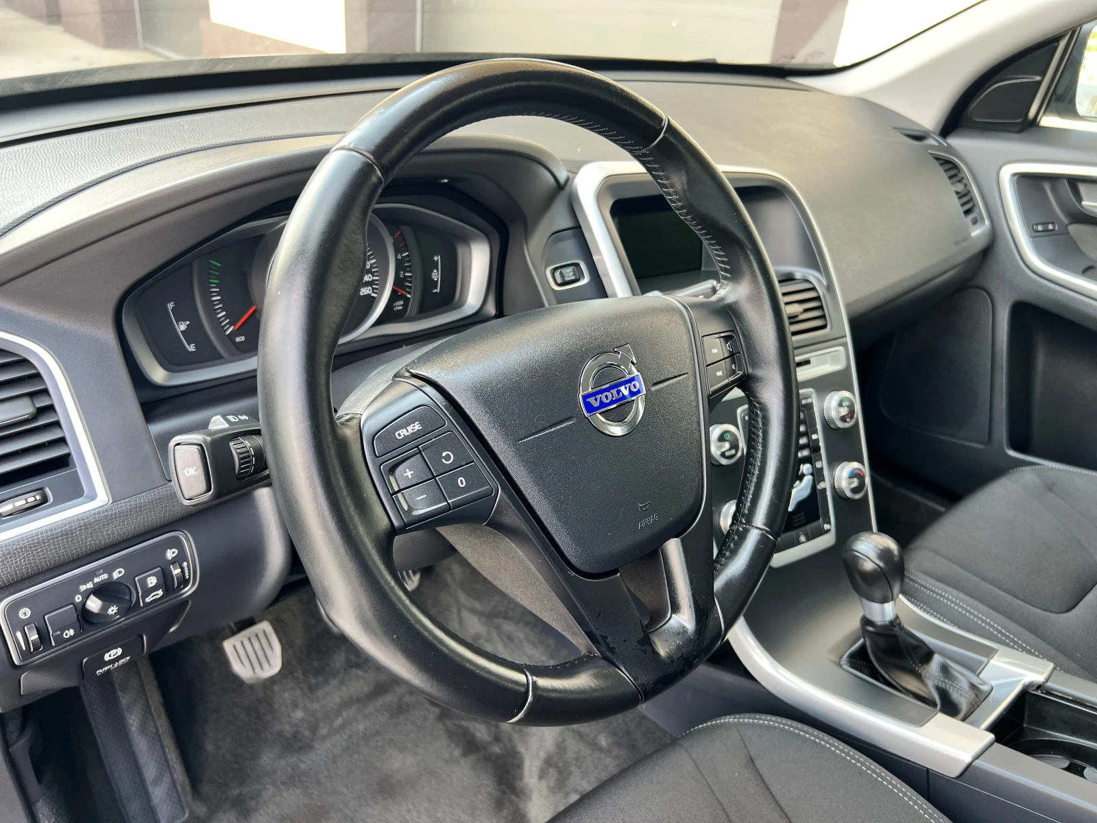 Volvo XC60 2.0 D3 FACELIFT* РЕАЛНИ 140000 КМ. ИТАЛИЯ ! - изображение 4