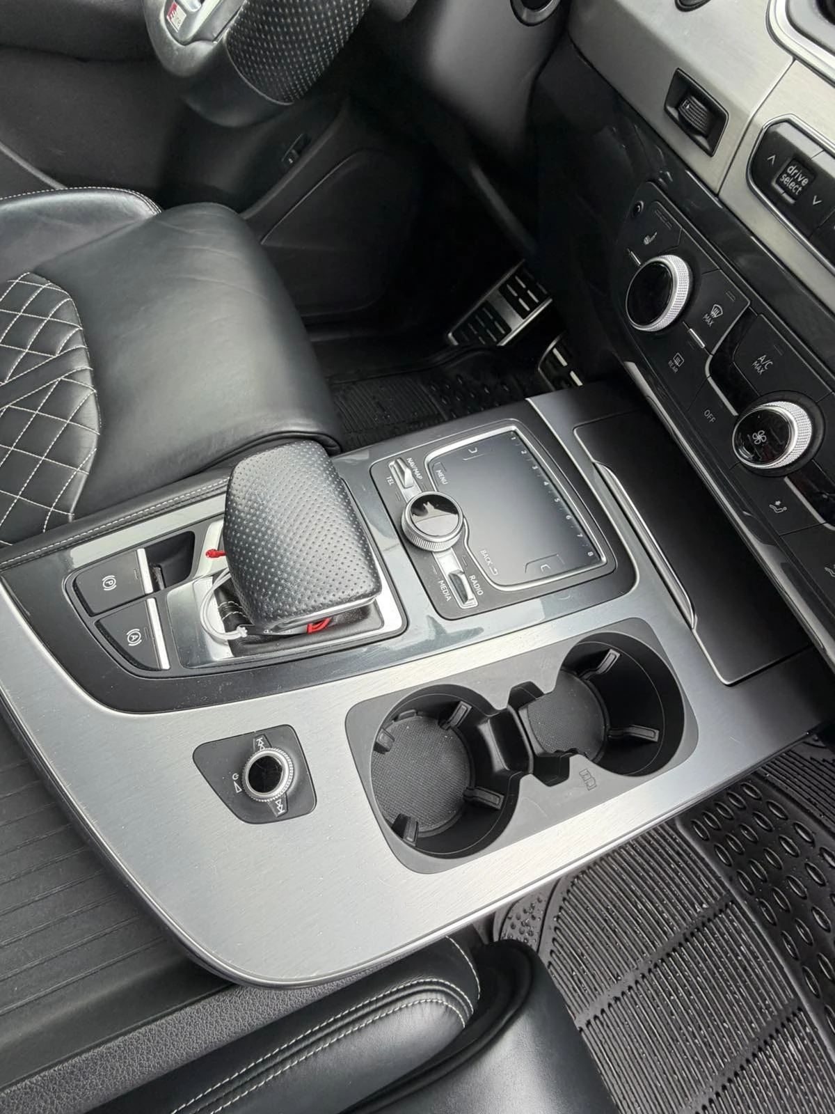 Audi Q7 Quatro, снимка 9 - Автомобили и джипове - 54581553
