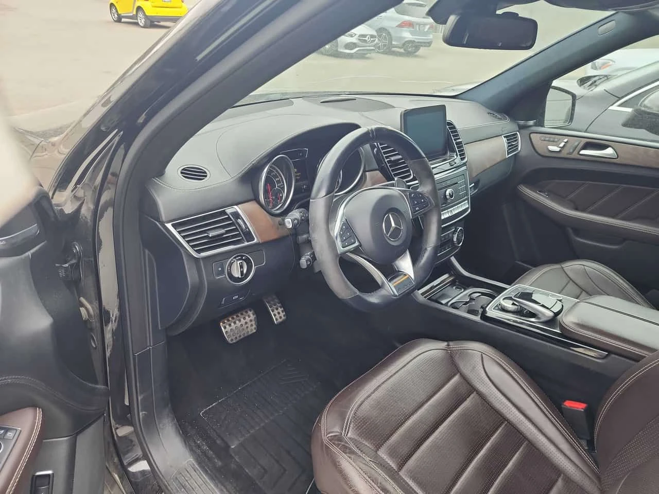 Mercedes-Benz GLE 63 S AMG * AMG 63 S* АВТОКРЕДИТ БЕЗ ПЪРВОНАЧАЛНА ВНОСКА* , снимка 5 - Автомобили и джипове - 54685753