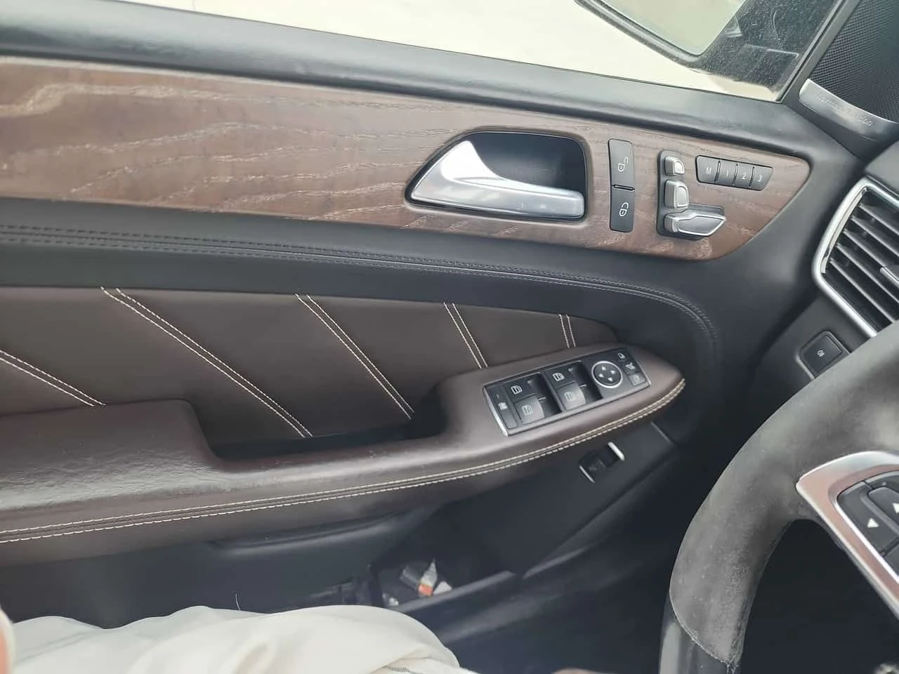 Mercedes-Benz GLE 63 S AMG * AMG 63 S* АВТОКРЕДИТ БЕЗ ПЪРВОНАЧАЛНА ВНОСКА* , снимка 11 - Автомобили и джипове - 54685753