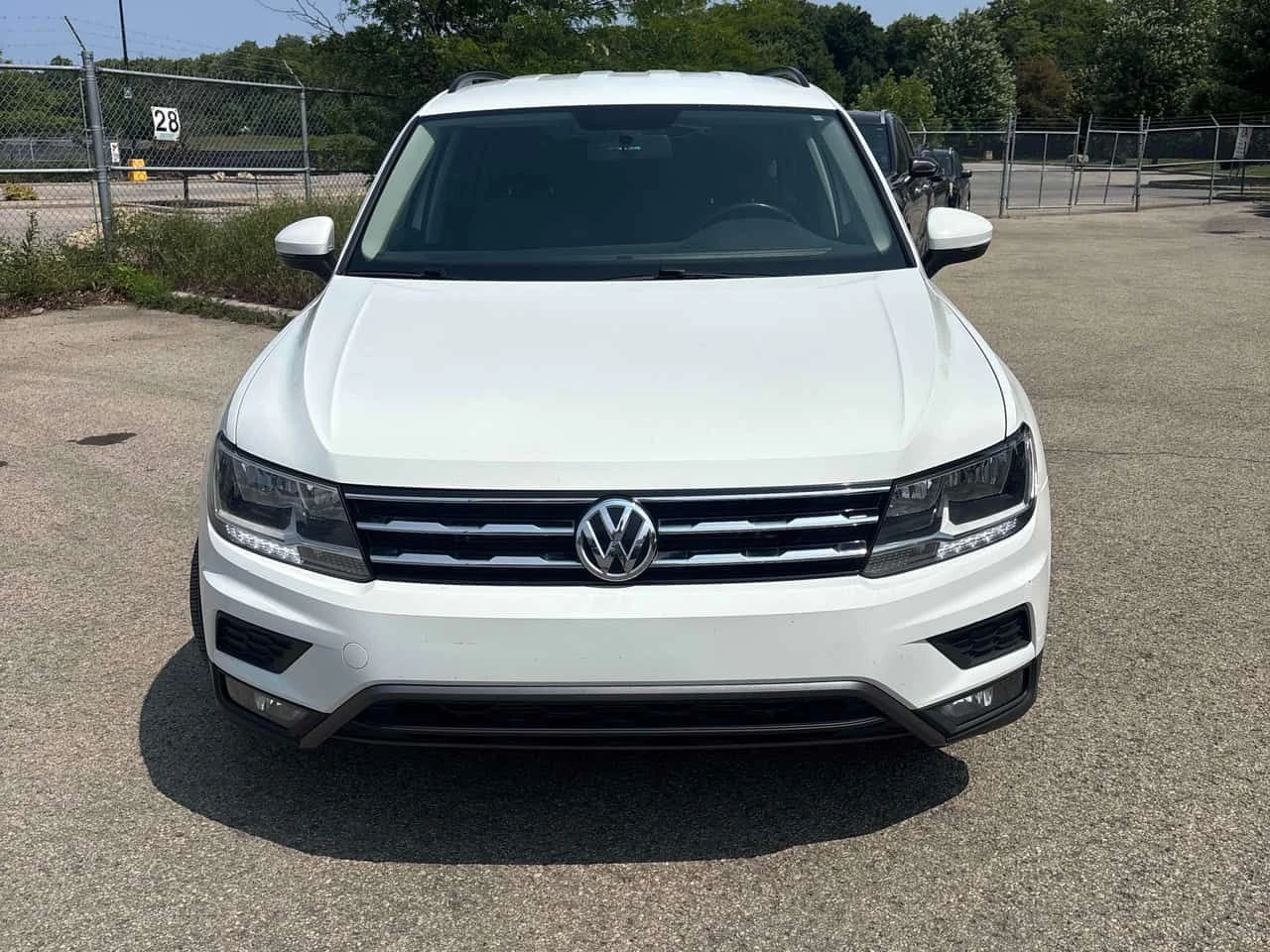 VW Tiguan * Trendline * АВТОКРЕДИТ БЕЗ ПЪРОНАЧАЛНА ВНОСКА, снимка 2 - Автомобили и джипове - 55641705