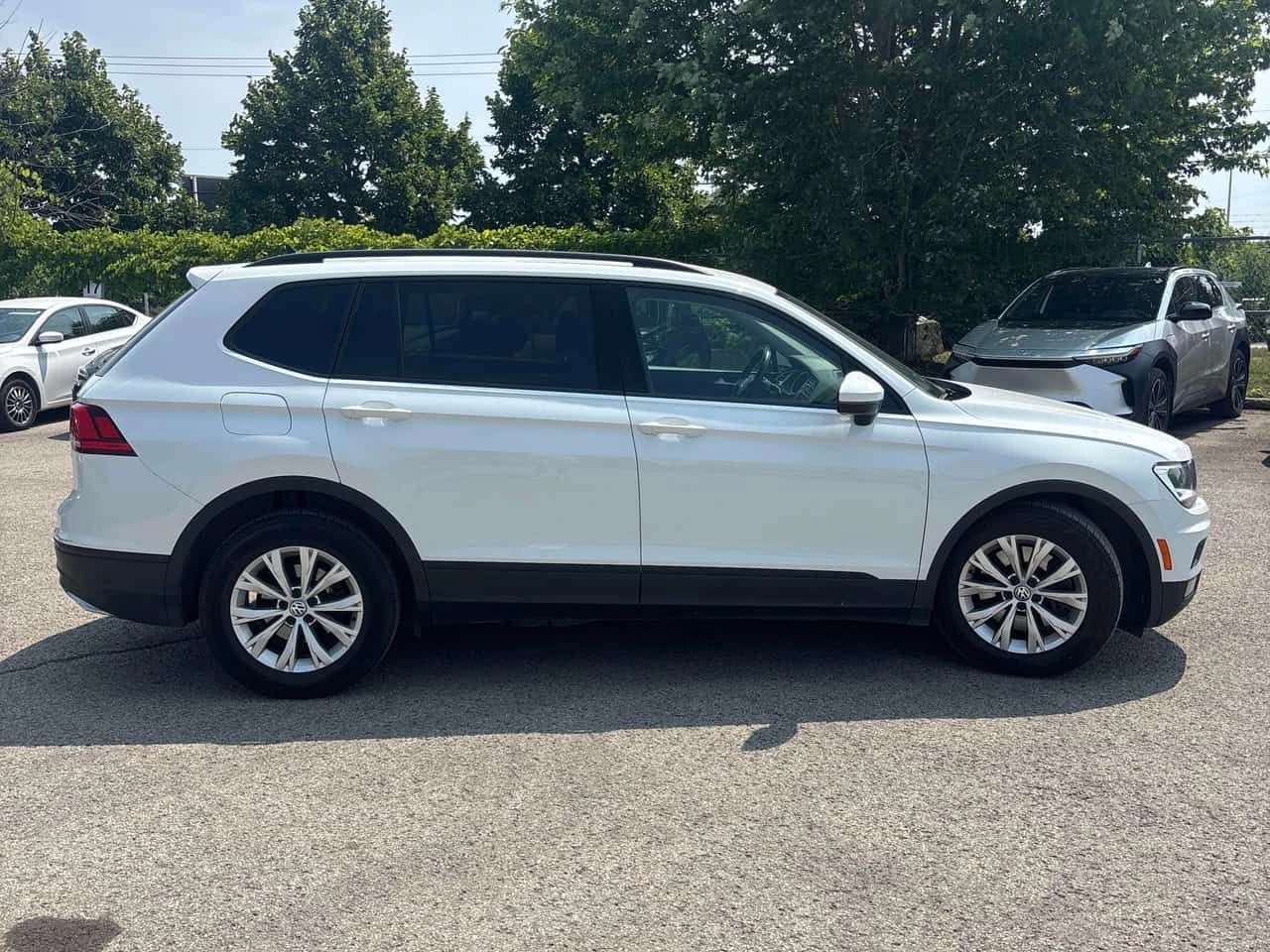 VW Tiguan * Trendline * АВТОКРЕДИТ БЕЗ ПЪРОНАЧАЛНА ВНОСКА, снимка 4 - Автомобили и джипове - 55641705