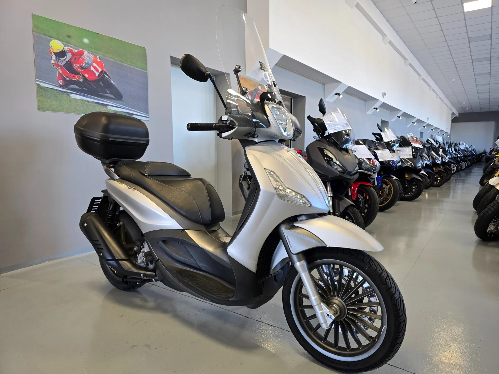 Piaggio Beverly 300ie, ABS-ASR, 25800км., снимка 2 - Мотоциклети и мототехника - 54701335