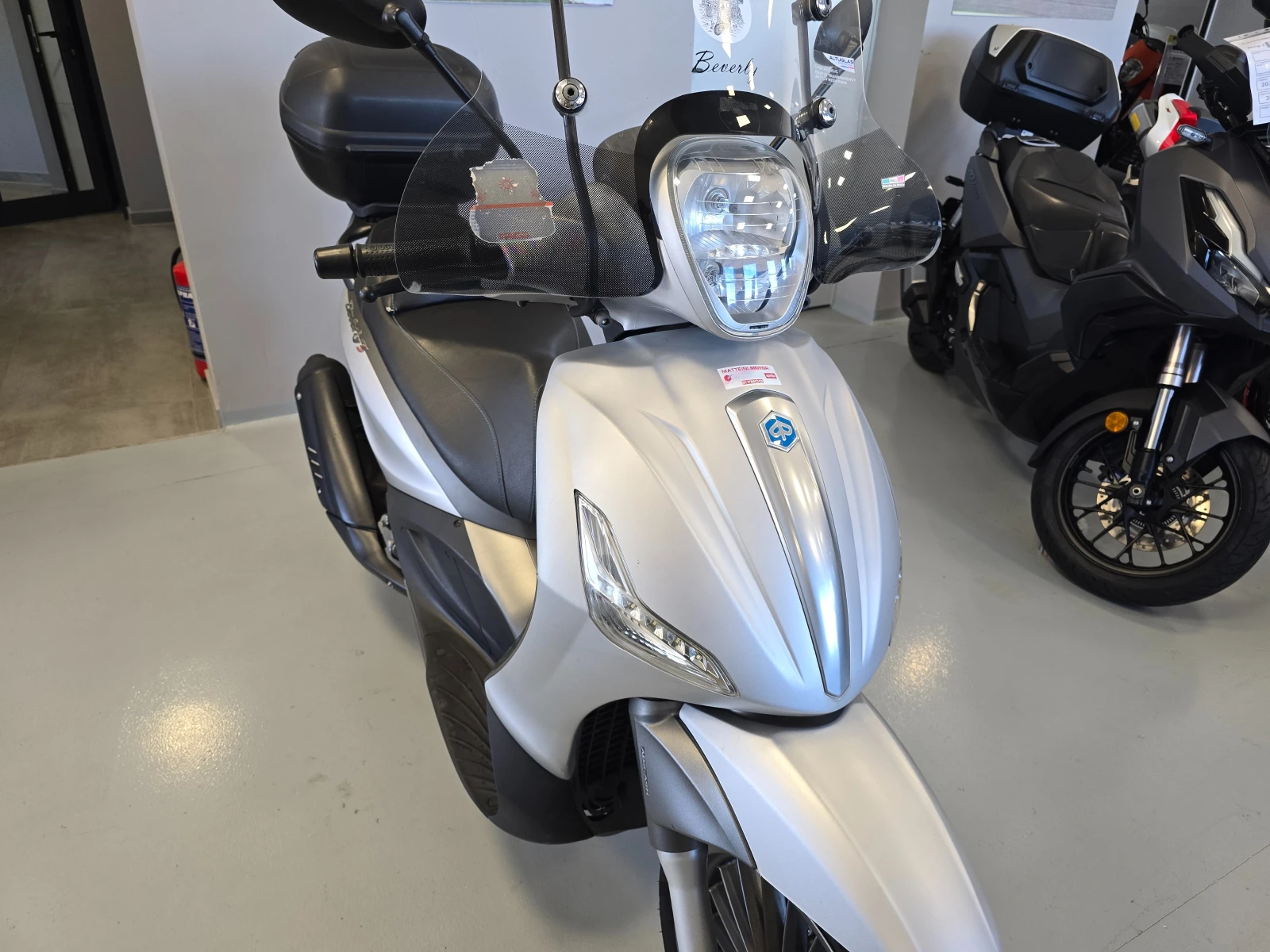 Piaggio Beverly 300ie, ABS-ASR, 25800км., снимка 9 - Мотоциклети и мототехника - 54701335
