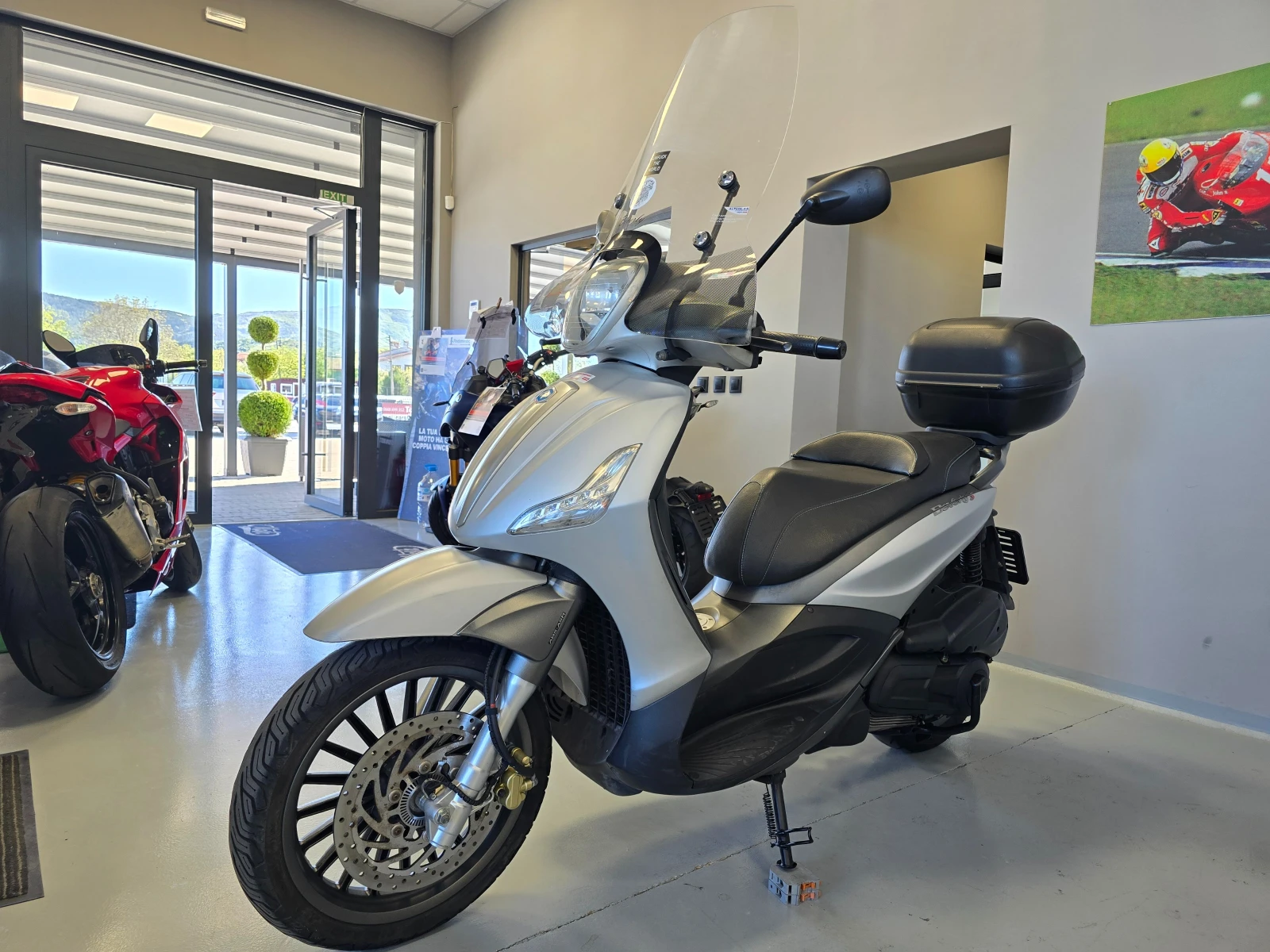 Piaggio Beverly 300ie, ABS-ASR, 25800км., снимка 7 - Мотоциклети и мототехника - 54701335