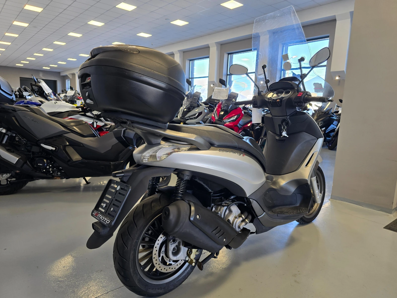 Piaggio Beverly 300ie, ABS-ASR, 25800км., снимка 4 - Мотоциклети и мототехника - 54701335