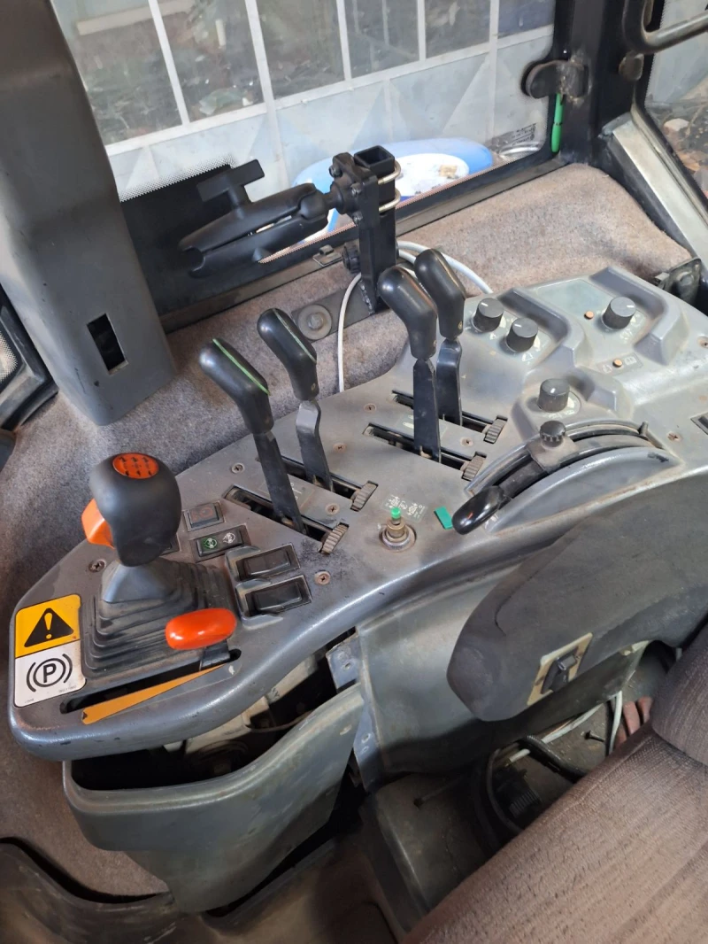 Трактор New Holland G190:G240, снимка 4 - Селскостопанска техника - 52334896