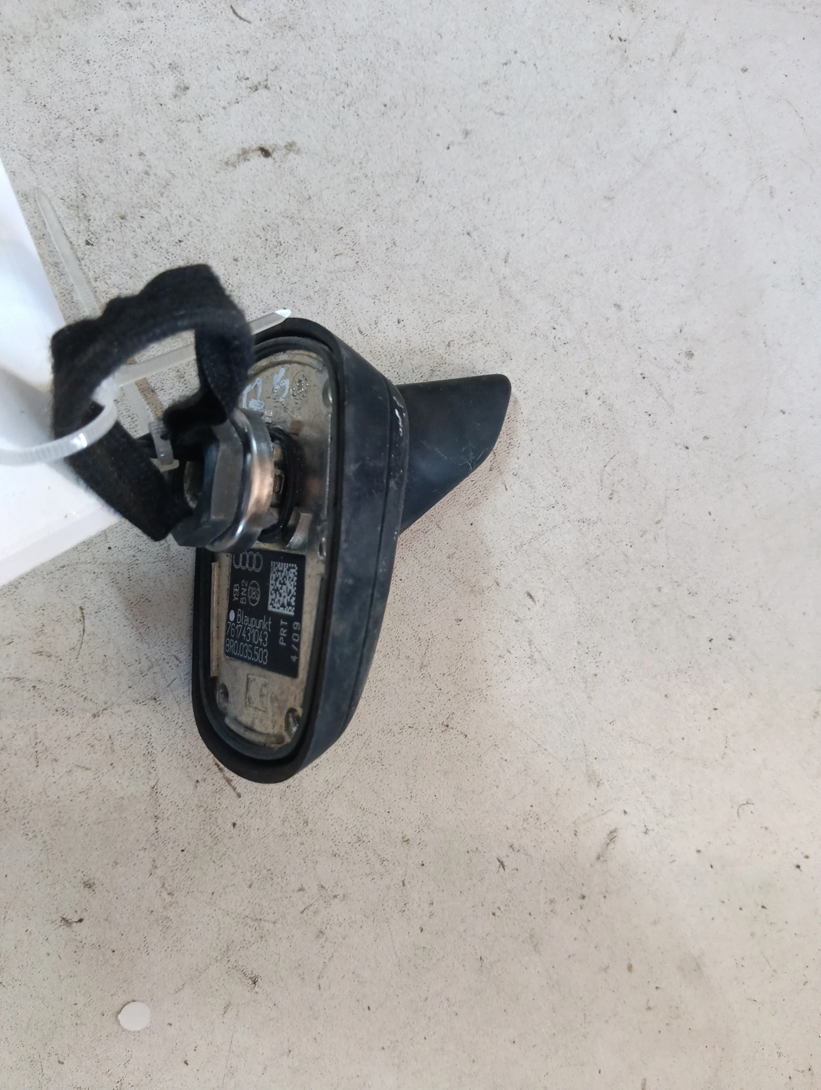 антена 8R0035503 ЧЕРЕН МАТ Audi Q5