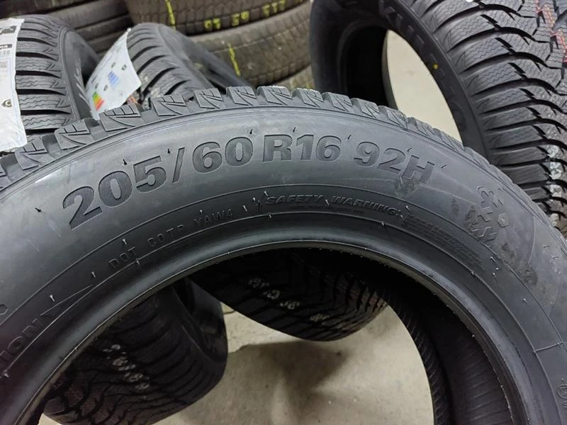 Гуми Зимни 205/60R16, снимка 6 - Гуми и джанти - 35814186