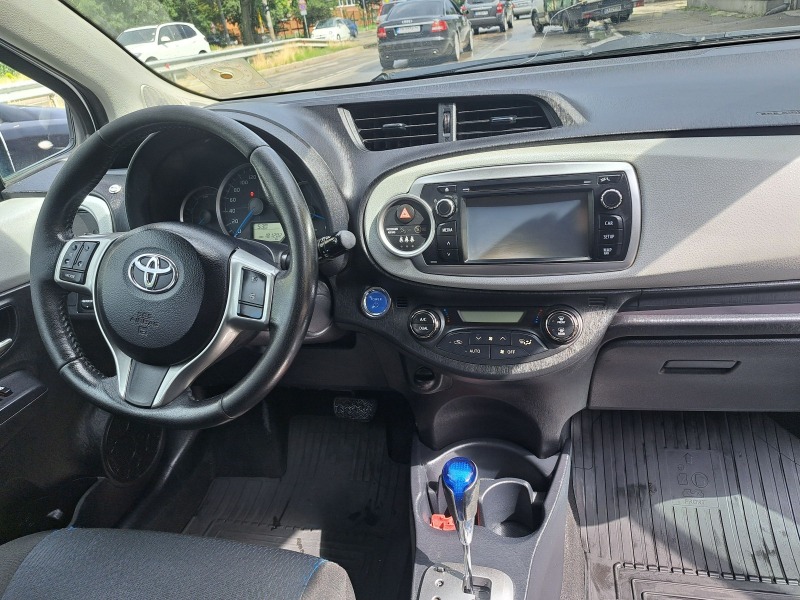 Toyota Yaris 1.5 HYBRIT, снимка 12 - Автомобили и джипове - 46462156