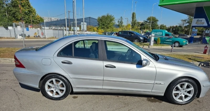 Mercedes-Benz C 220, снимка 6 - Автомобили и джипове - 48347024