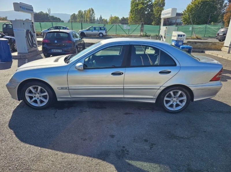 Mercedes-Benz C 220, снимка 2 - Автомобили и джипове - 48347024