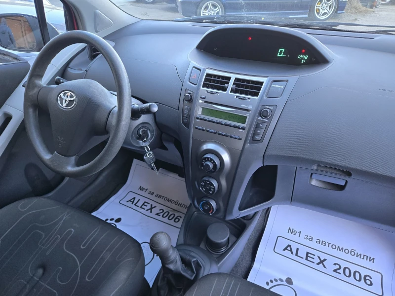 Toyota Yaris, снимка 7 - Автомобили и джипове - 48357705