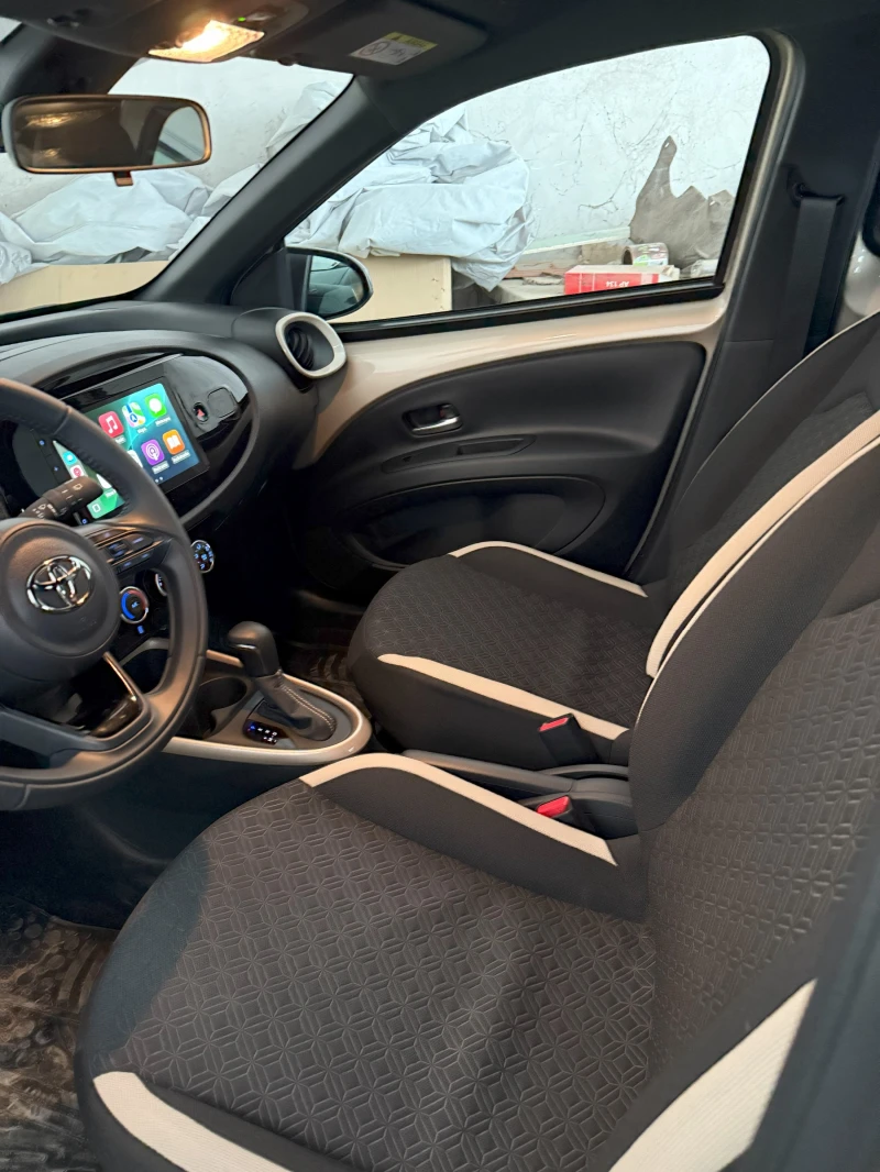 Toyota Aygo Х CVT, снимка 6 - Автомобили и джипове - 49180301