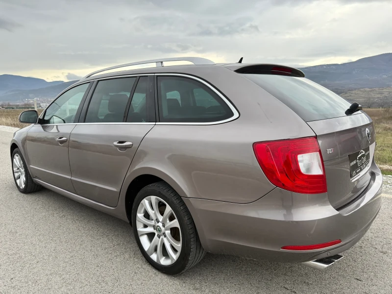 Skoda Superb 2.0 TDI / ELEGANCE / PARKTRONIC / TEMPOMAT, снимка 5 - Автомобили и джипове - 51119438