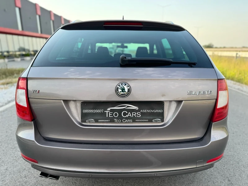 Skoda Superb 2.0 TDI / ELEGANCE / PARKTRONIC , снимка 7 - Автомобили и джипове - 51119438