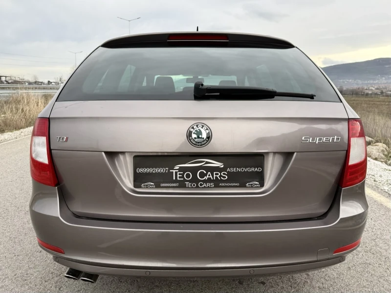 Skoda Superb 2.0 TDI / ELEGANCE / PARKTRONIC / TEMPOMAT, снимка 6 - Автомобили и джипове - 51119438