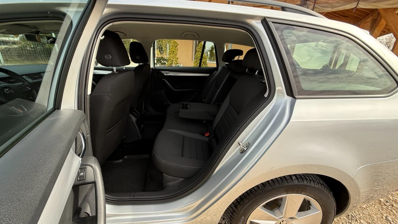 Skoda Octavia 1.6TDI/116к.с./EURO 6B/NAVI/LED/ВНОС ОТ ИТАЛИЯ, снимка 17 - Автомобили и джипове - 52143460