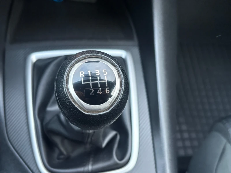 Mazda 3, снимка 11 - Автомобили и джипове - 52539103