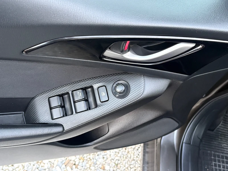 Mazda 3, снимка 10 - Автомобили и джипове - 52539103