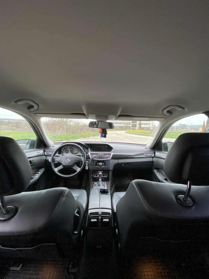 Mercedes-Benz E 220, снимка 4 - Автомобили и джипове - 52713945