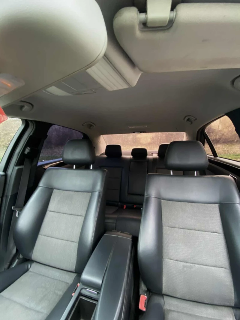 Mercedes-Benz E 220, снимка 5 - Автомобили и джипове - 52713945