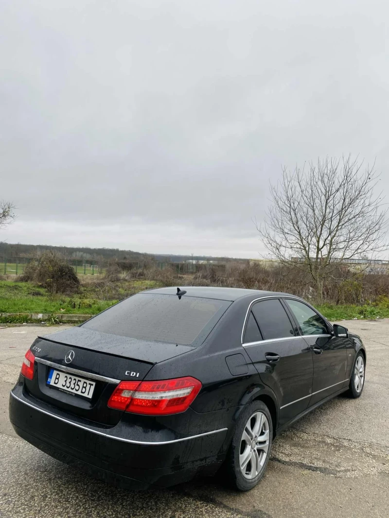 Mercedes-Benz E 220, снимка 3 - Автомобили и джипове - 52713945