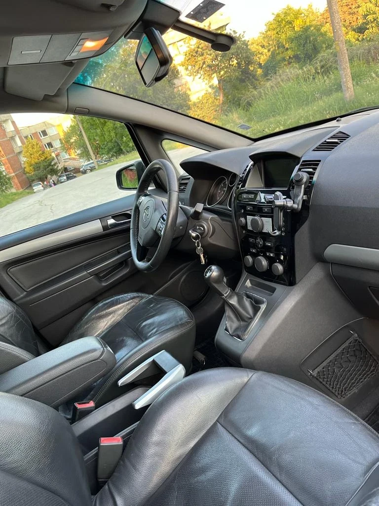 Opel Zafira 1.9CDTI 120кс, снимка 10 - Автомобили и джипове - 55545161