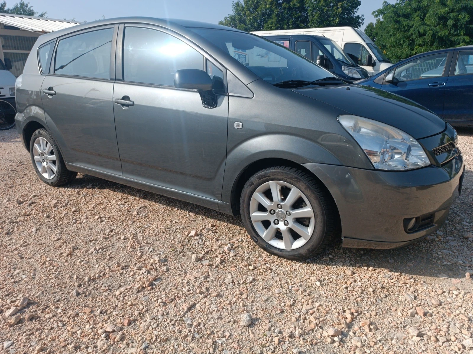 Toyota Corolla verso 2.2 136 к.с - [1] 