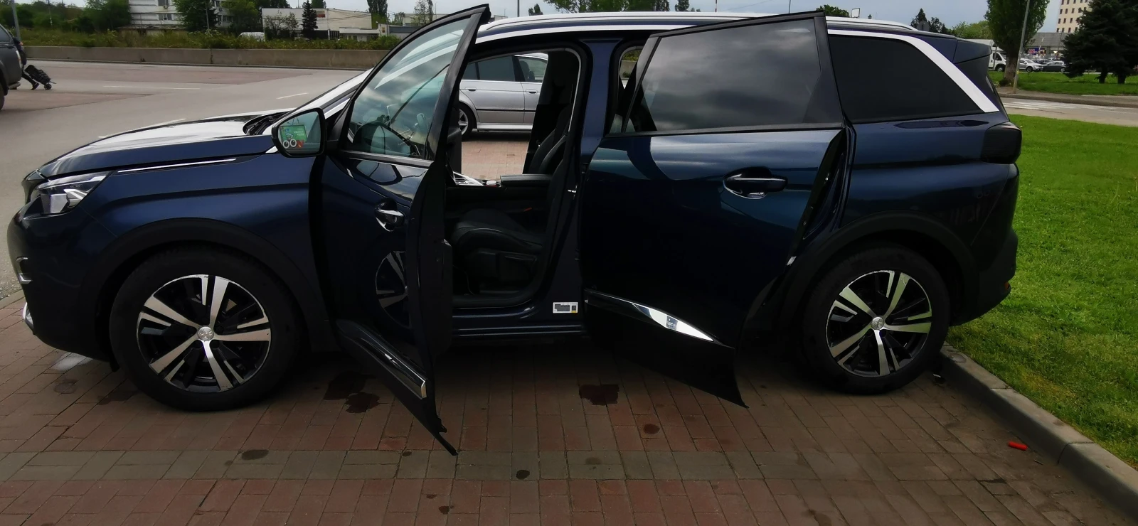 Peugeot 5008 2.0 HDI 177 к.с. ЕАТ8 Allure - изображение 2