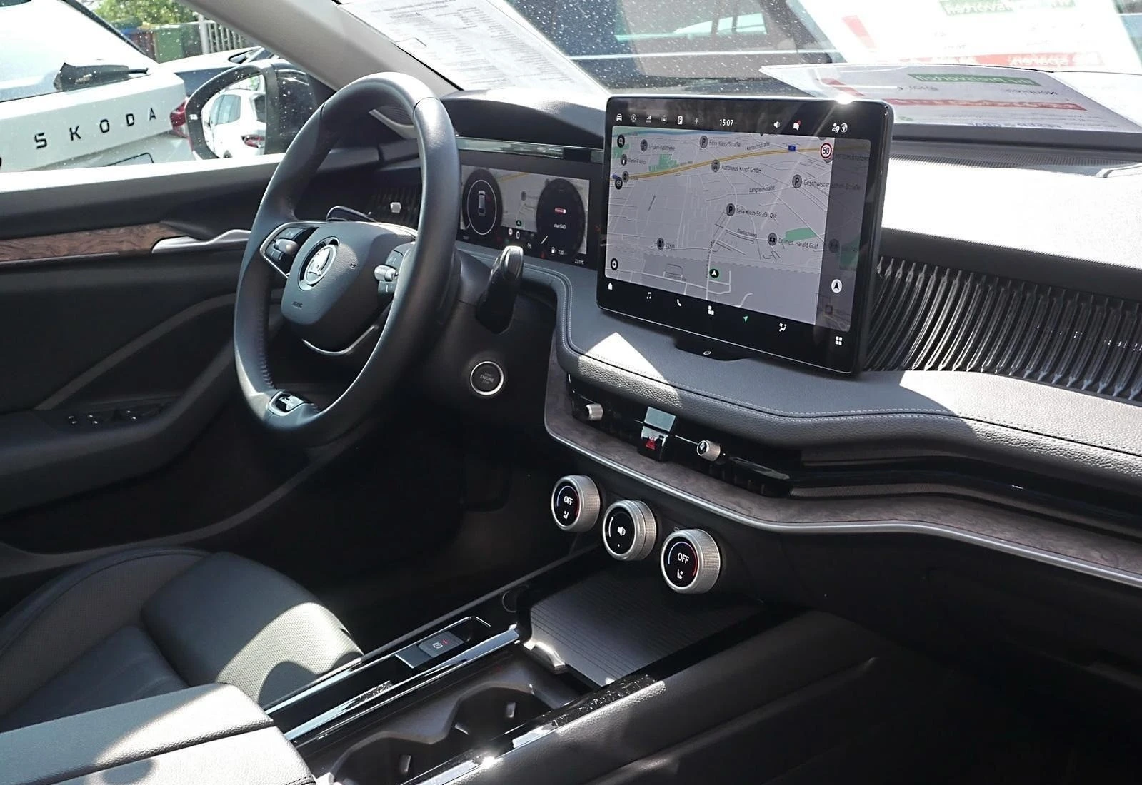 Skoda Superb 2.0 TDI L&K COMBI DSG MATRIX PANO CAMERA DISTRONIC - изображение 9