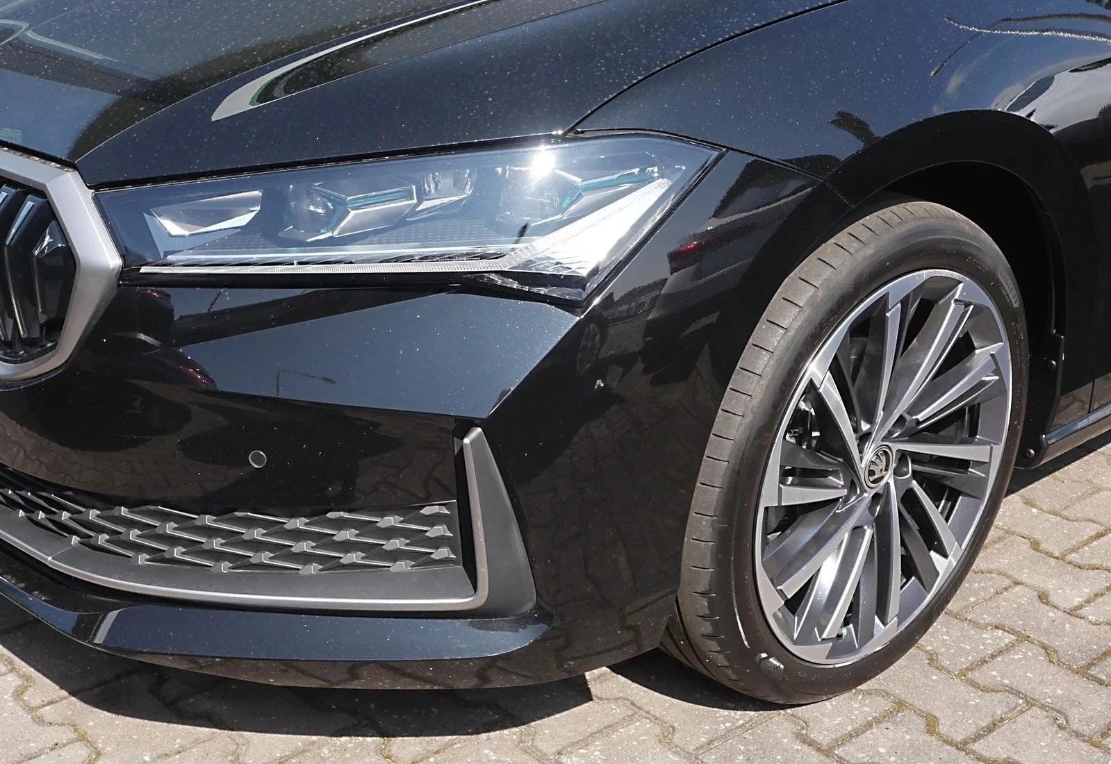 Skoda Superb 2.0 TDI L&K COMBI DSG MATRIX PANO CAMERA DISTRONIC - изображение 4