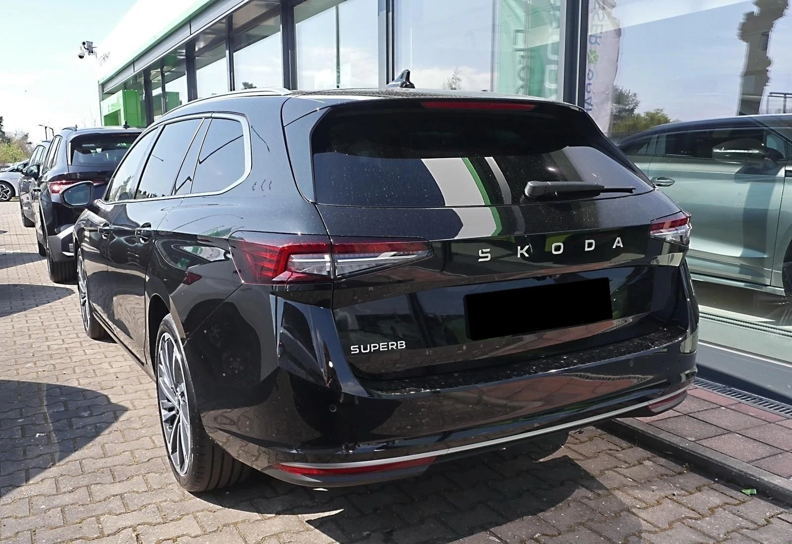 Skoda Superb 2.0 TDI L&K COMBI DSG MATRIX PANO CAMERA DISTRONIC - изображение 3