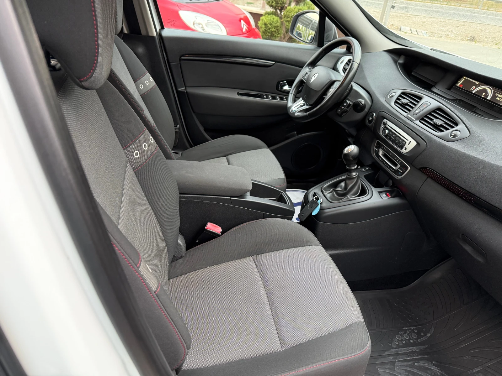 Renault Scenic 1, 5 DCI 110кс. РЕАЛНИ 171000км. - изображение 10