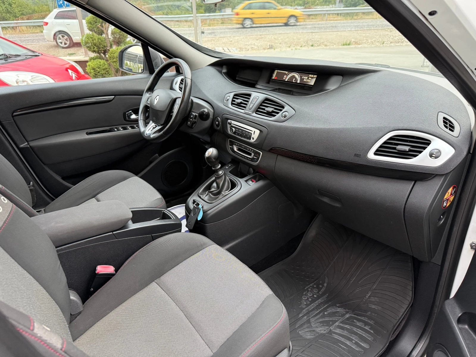 Renault Scenic 1, 5 DCI 110кс. РЕАЛНИ 171000км. - изображение 9