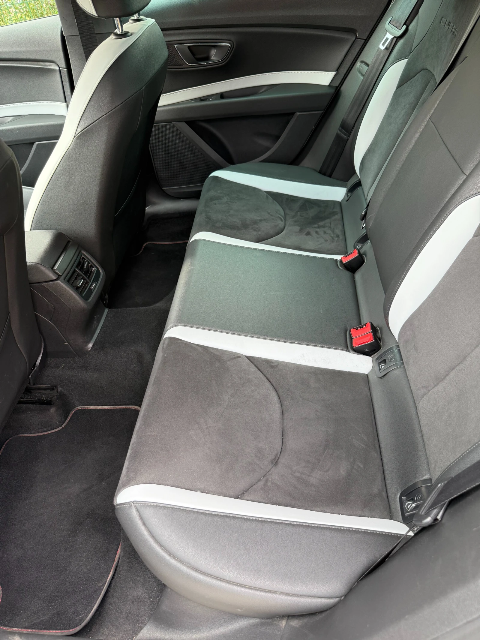 Seat Leon Cupra 2.0 - изображение 10