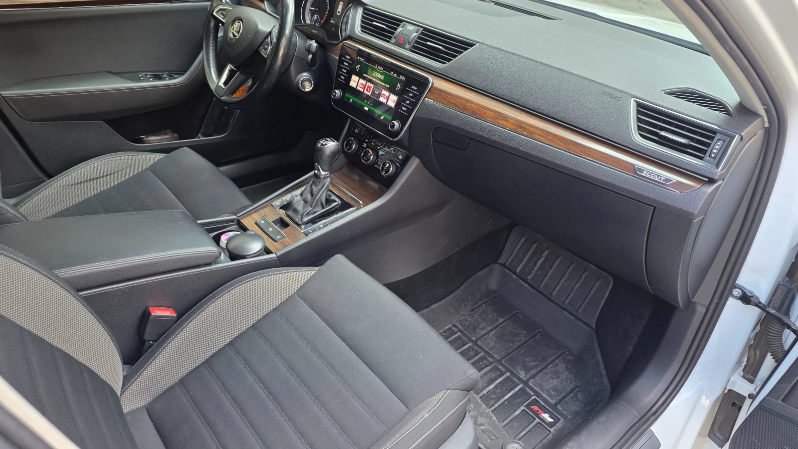 Skoda Superb Scout, снимка 5 - Автомобили и джипове - 54260264