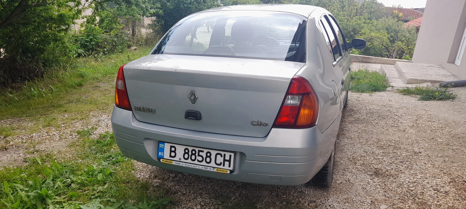 Renault Clio 1.4, снимка 4 - Автомобили и джипове - 54646491