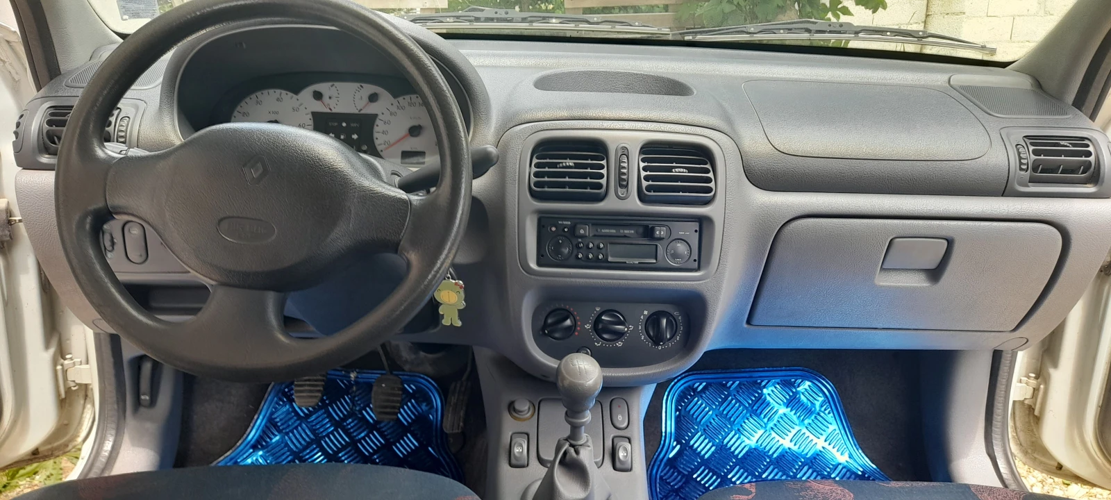 Renault Clio 1.4, снимка 5 - Автомобили и джипове - 54646491