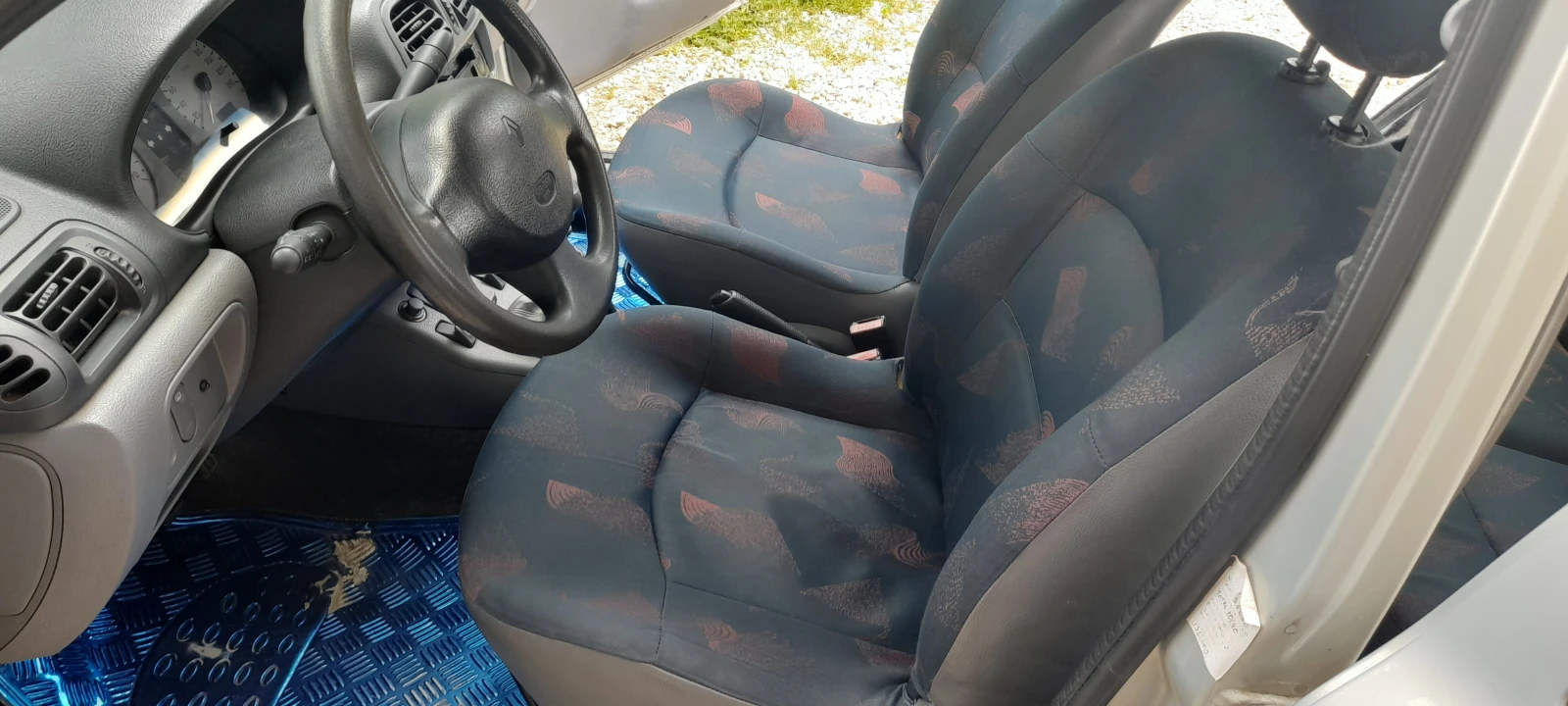 Renault Clio 1.4, снимка 6 - Автомобили и джипове - 54646491
