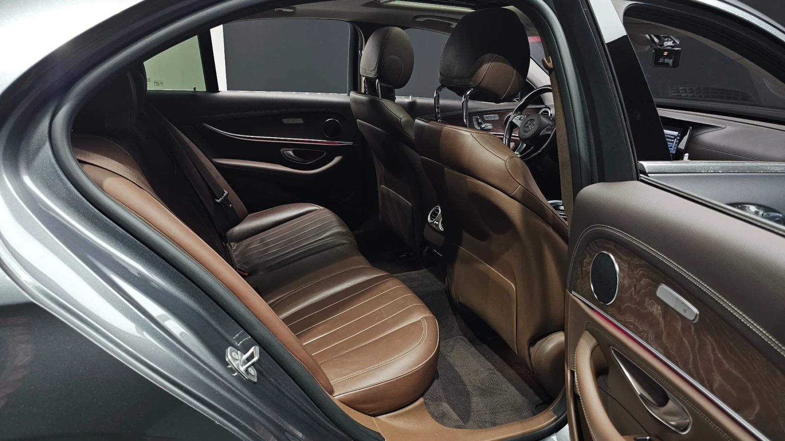 Mercedes-Benz E 220 E220d Exclusive, снимка 8 - Автомобили и джипове - 55541377