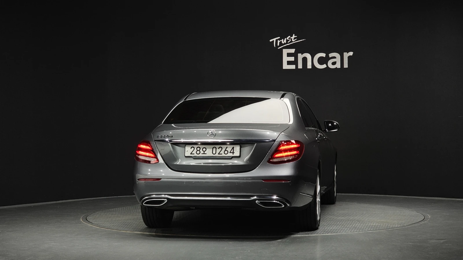 Mercedes-Benz E 220 E220d Exclusive, снимка 4 - Автомобили и джипове - 55541377