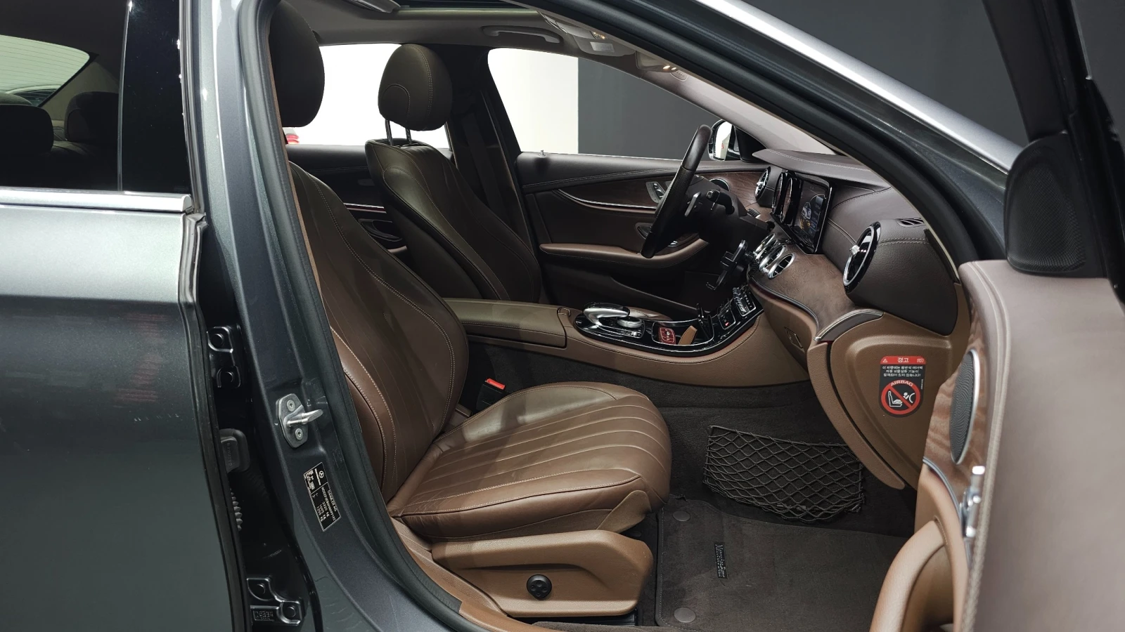 Mercedes-Benz E 220 E220d Exclusive, снимка 7 - Автомобили и джипове - 55541377