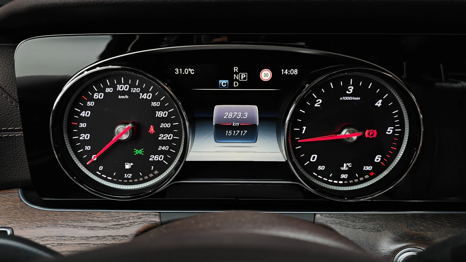 Mercedes-Benz E 220 E220d Exclusive, снимка 6 - Автомобили и джипове - 55541377