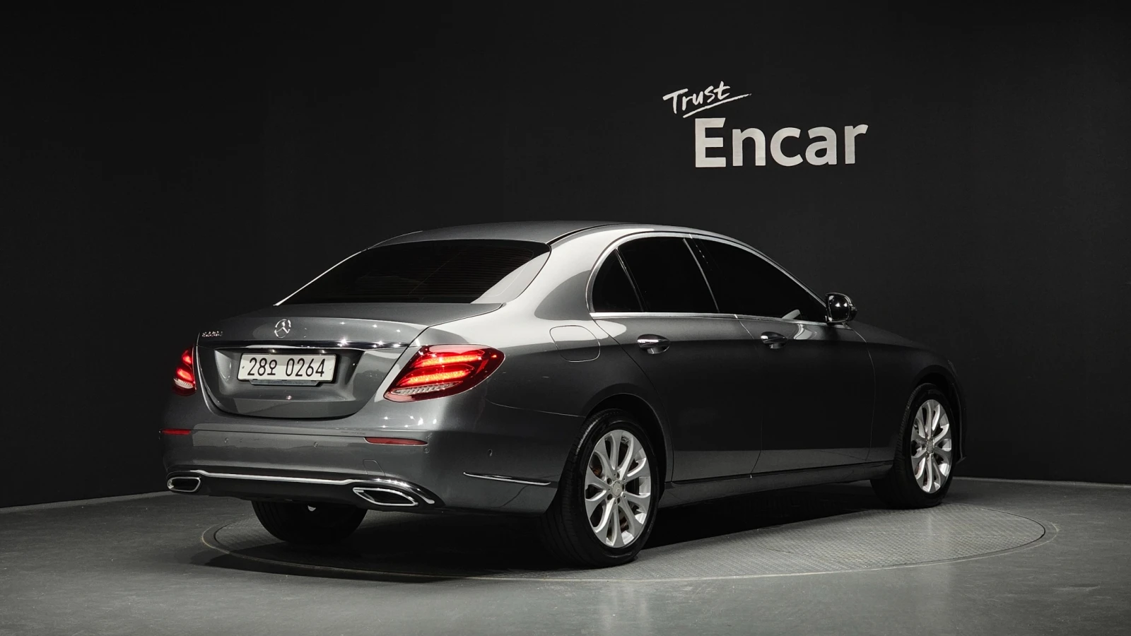 Mercedes-Benz E 220 E220d Exclusive, снимка 2 - Автомобили и джипове - 55541377
